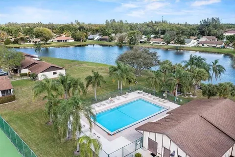 77 Via De Casas Norte, Boynton Beach FL 33426