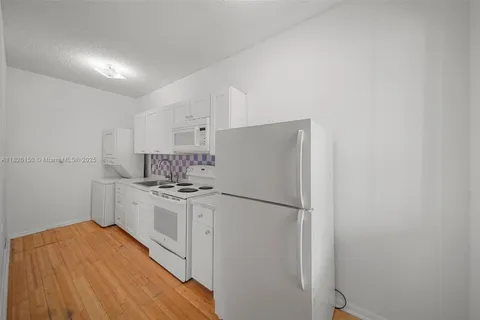 934 Michigan Ave # 207, Miami Beach FL 33139