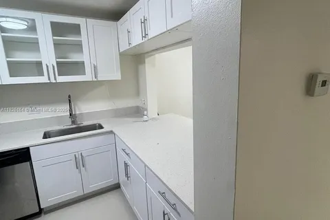 7925 Fairview Dr # 102, Tamarac FL 33321