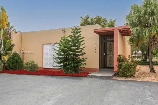 7126 Ballantrae Ct, Miami Lakes FL 33014