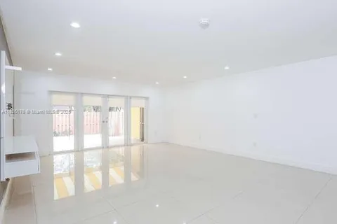 7126 Ballantrae Ct, Miami Lakes FL 33014