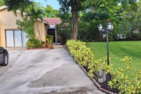 23257 Boca Club Colony Cir, Boca Raton FL 33433