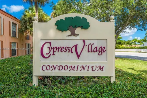 7204 Fairway Dr # I25, Miami Lakes FL 33014