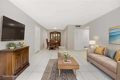 7204 Fairway Dr # I25, Miami Lakes FL 33014