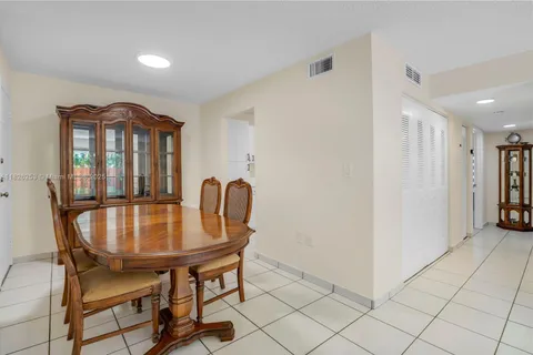 7204 Fairway Dr # I25, Miami Lakes FL 33014