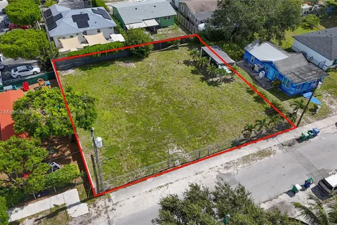 2141 NW 86th St, Miami FL 33147