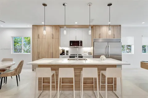 617 NE 14th Ave, Fort Lauderdale FL 33304