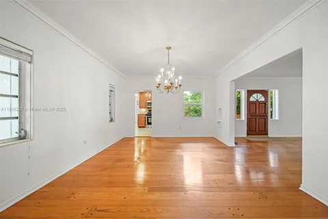 5842 Alton Rd, Miami Beach FL 33140