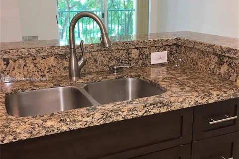6001 SW 70th St # 324, South Miami FL 33143