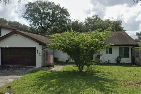 50 Forest Cir, Cooper City FL 33026
