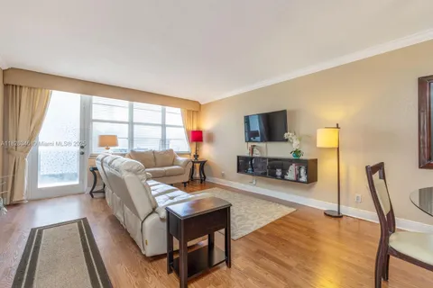 3725 S Ocean Dr # 422, Hollywood FL 33019