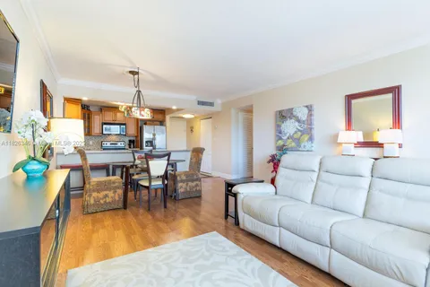 3725 S Ocean Dr # 422, Hollywood FL 33019