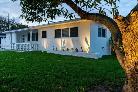 1331 NE 160th St, North Miami Beach FL 33162