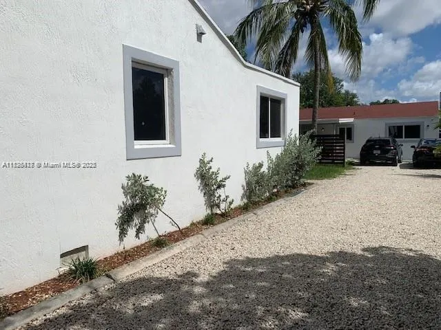 535 NW 93rd St, Miami FL 33150