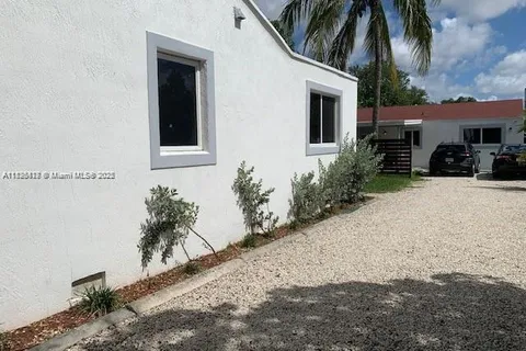 535 NW 93rd St, Miami FL 33150