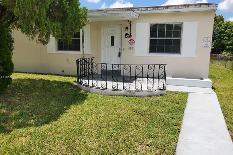 1240 NE 143rd St, North Miami FL 33161
