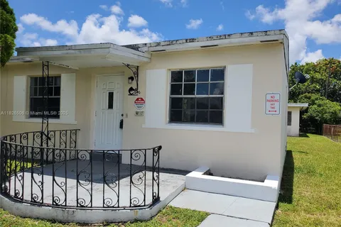 1240 NE 143rd St, North Miami FL 33161