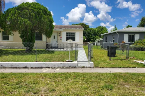 1240 NE 143rd St, North Miami FL 33161