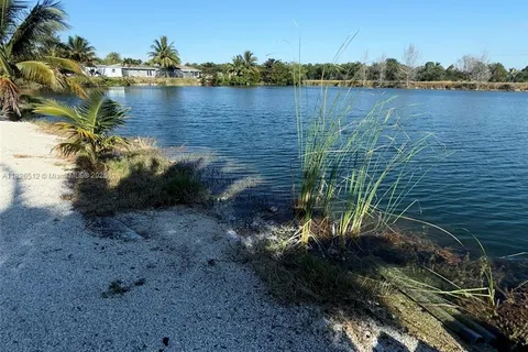 29303 SW 142nd Ave, Homestead FL 33033