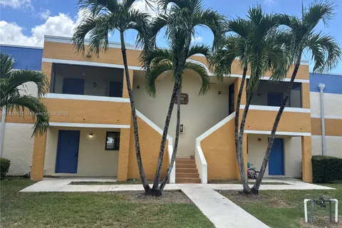 185 Lakeview Dr # 102, Weston FL 33326
