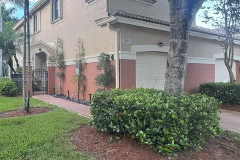 3891 Tree Top Dr, Weston FL 33332
