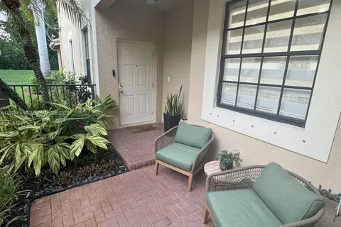 3891 Tree Top Dr, Weston FL 33332