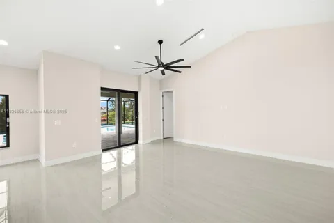 2933 SE Santa Barbara Pl, Cape Coral FL 33904