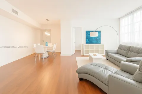 905 Brickell Bay Dr # 1022, Miami FL 33131