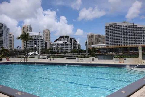 905 Brickell Bay Dr # 1022, Miami FL 33131