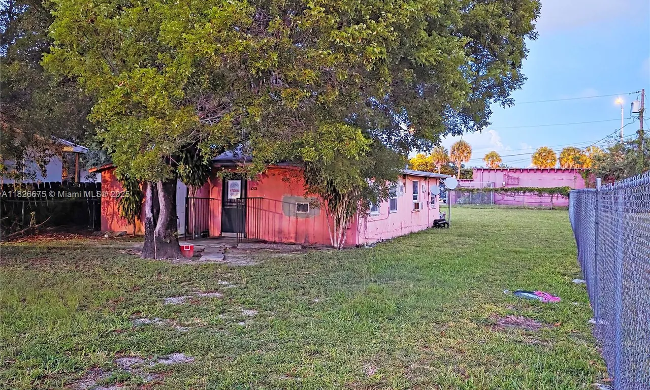 6233 NW 22nd Ct, Miami FL 33147