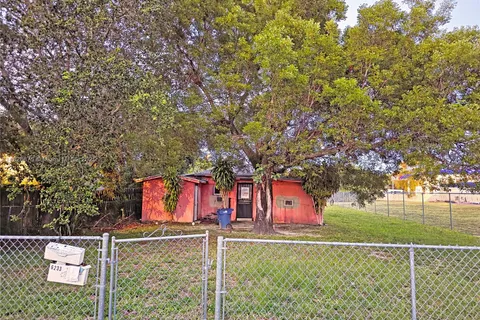 6233 NW 22nd Ct, Miami FL 33147