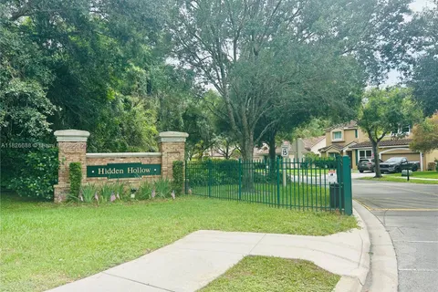 3140 Hidden Hollow Ln, Davie FL 33328