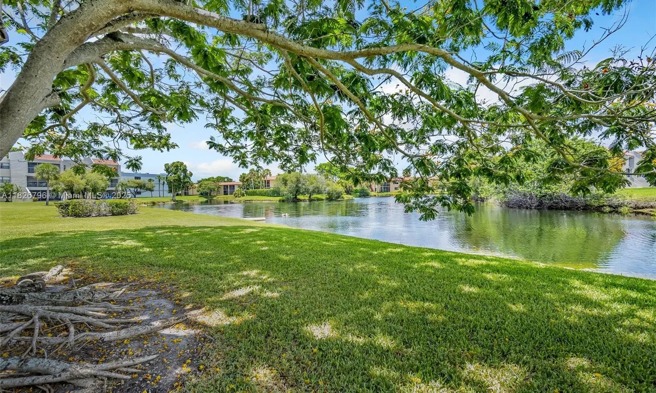 220 Lakeview Dr # 308, Weston FL 33326