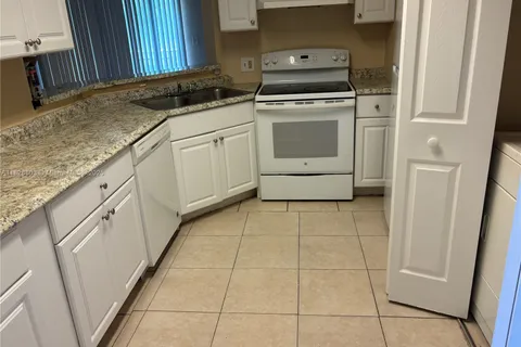 3453 NW 44th St # 202, Oakland Park FL 33309