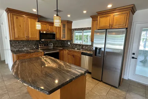 4830 SW 41st Ave, Dania Beach FL 33314