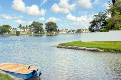 1790 W 75th St, Hialeah FL 33014