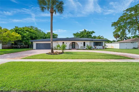 6141 SW 9th St, Plantation FL 33317