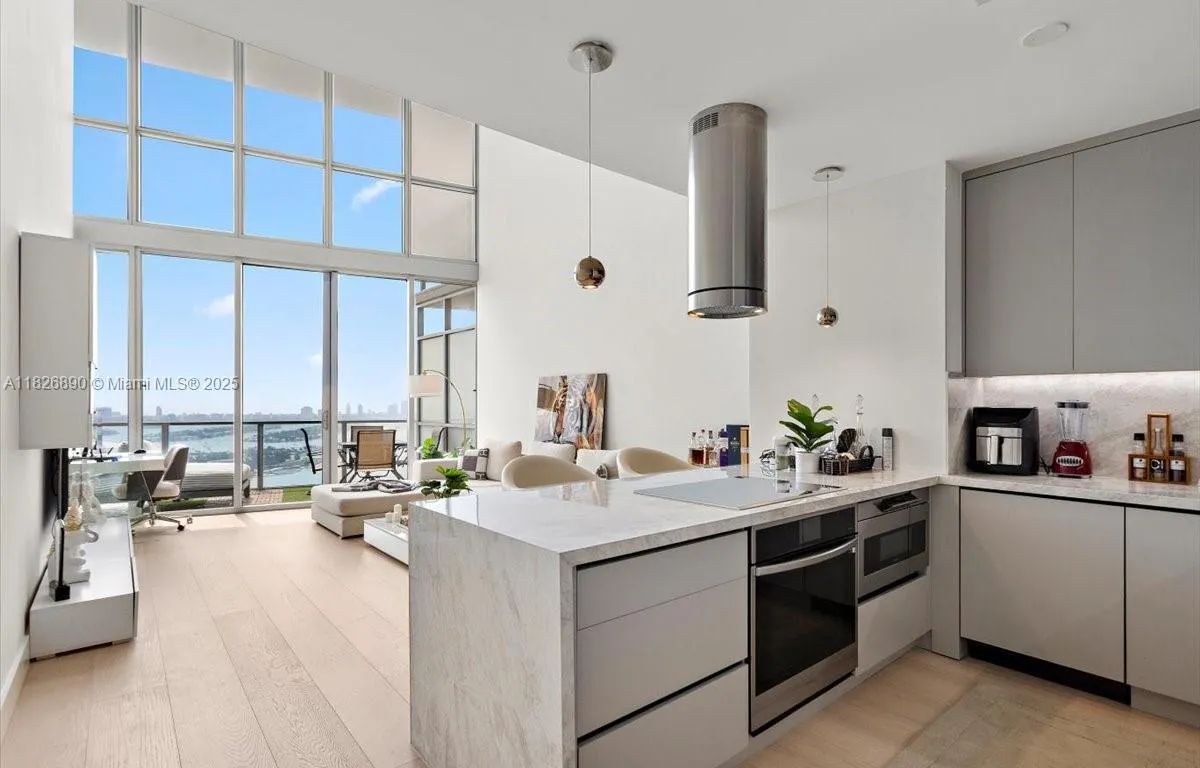 1100 Biscayne Blvd # 4305, Miami FL 33132