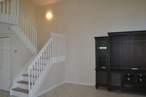 1537 E Lake Ct, Hollywood FL 33020
