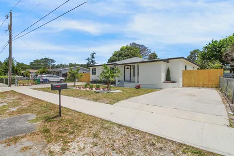 2840 NW 171st St, Miami Gardens FL 33056