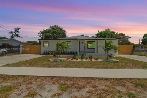2840 NW 171st St, Miami Gardens FL 33056