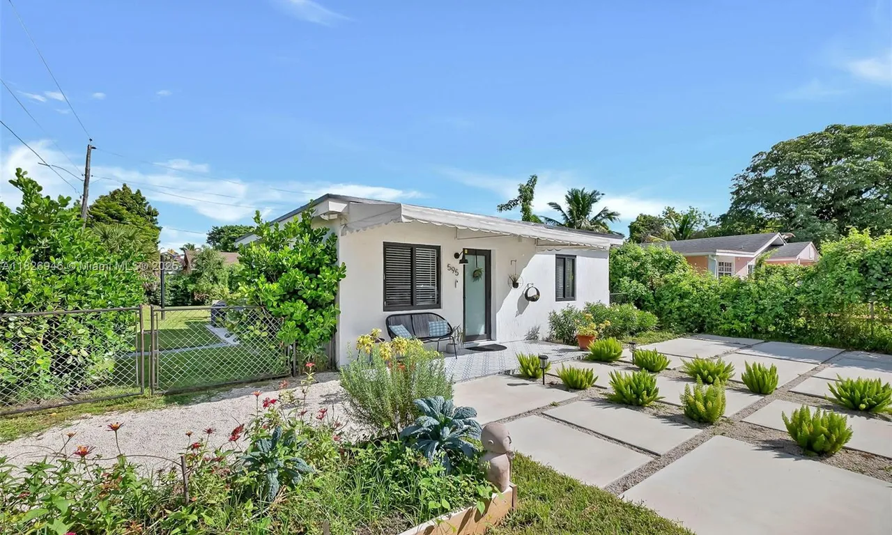 595 NW 101st St, Miami FL 33150