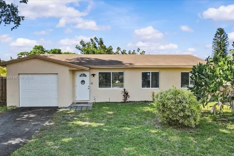 7307 SW 8th St, North Lauderdale FL 33068
