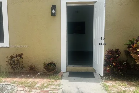 10873 NW 45th St, Coral Springs FL 33065