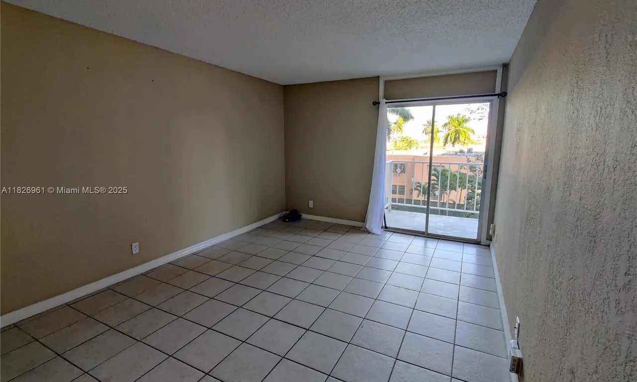 4550 NW 9th St # 310E, Miami FL 33126