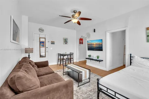 8415 Harding Ave # 19, Miami Beach FL 33141