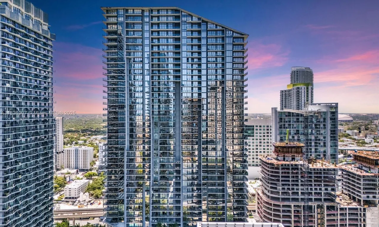 88 SW 7th St # 2107, Miami FL 33130