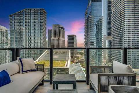 88 SW 7th St # 2107, Miami FL 33130