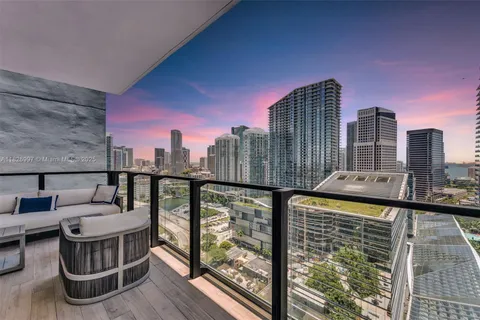 88 SW 7th St # 2107, Miami FL 33130