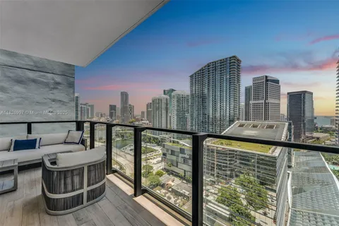 88 SW 7th St # 2107, Miami FL 33130